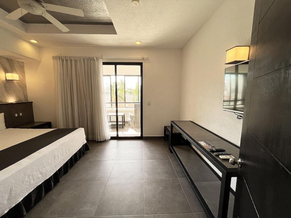 Hotel Mx Portal Maya Playa del Carmen Exterior photo